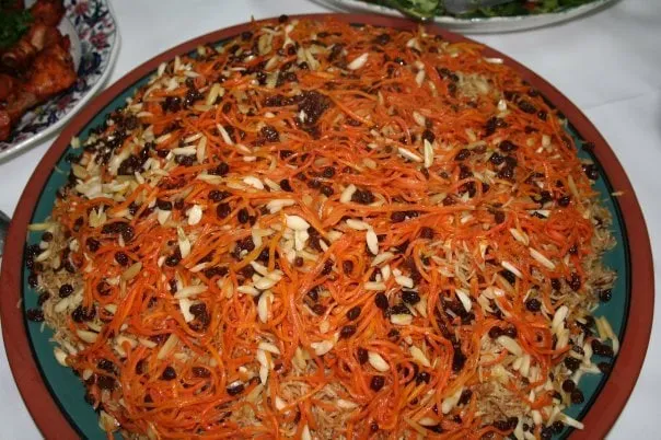 Kabuli pulao topped with candied carrots, raisins and lamb